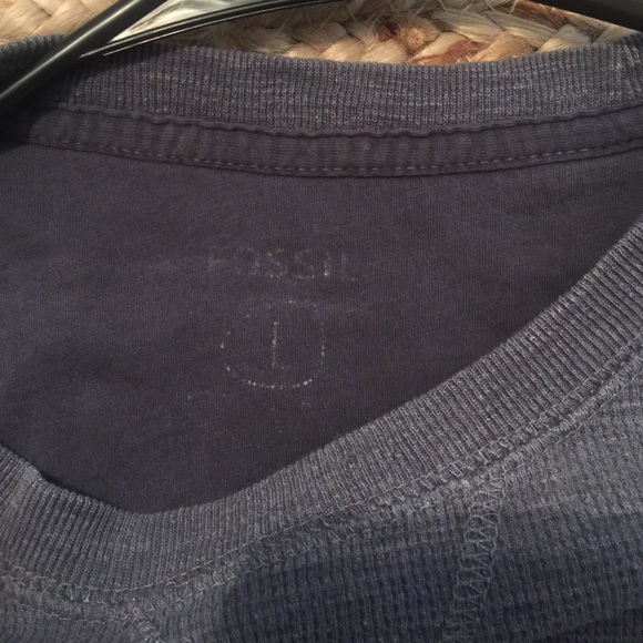 Men’s fossil size L Henley tee. - Picture 3 of 3